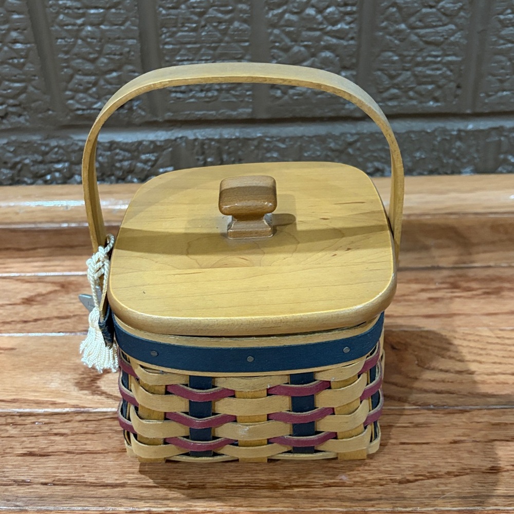 Longaberger 2004 Dresden basket - Picture 4 of 11